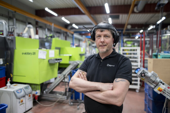 man in production at Liljas Plast in Vansbro